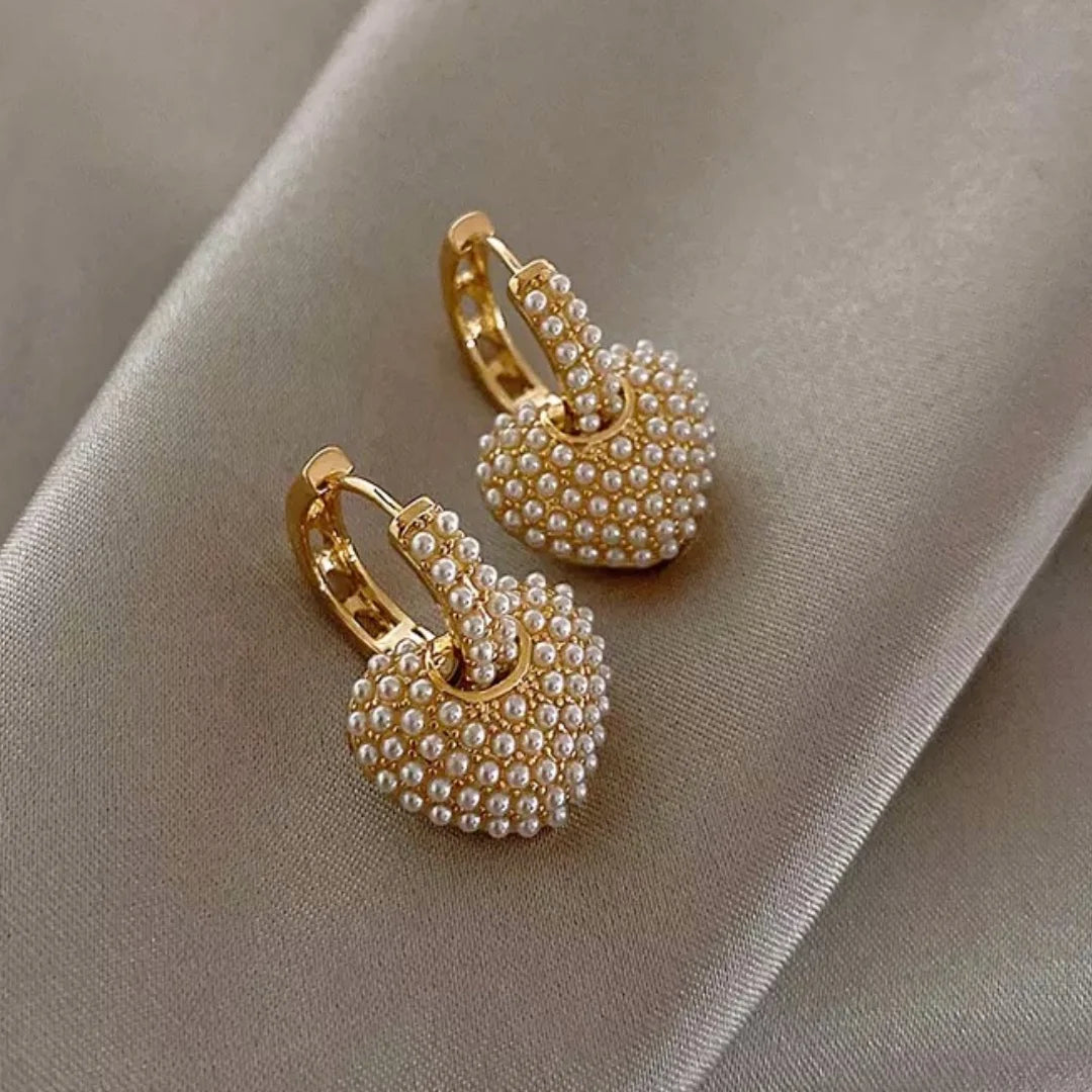Women's Heart Shaped Pearl Stud Earrings