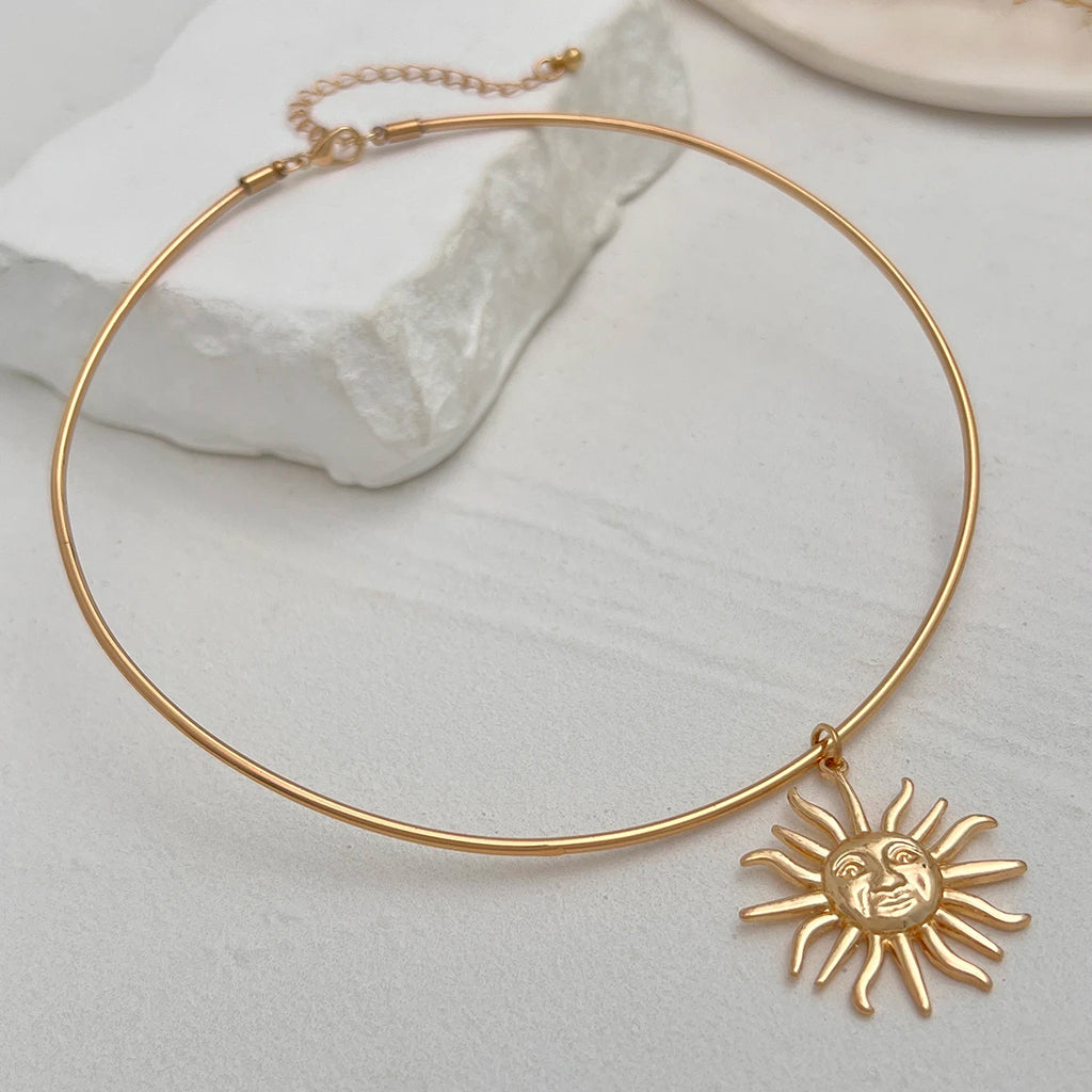 Women's Retro Gold Sun Pendant Thin Choker Necklace