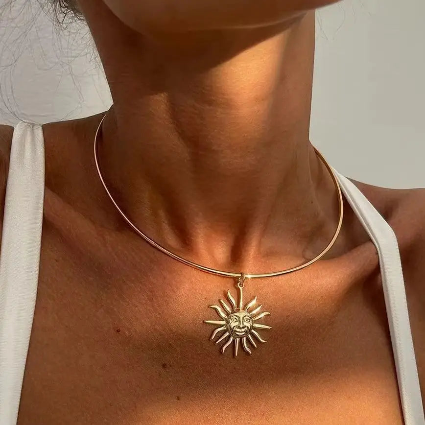 Women's Retro Gold Sun Pendant Thin Choker Necklace