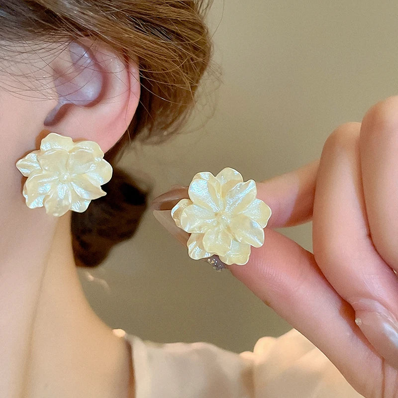 Women's White Acrylic 3D Flower Stud Earrings
