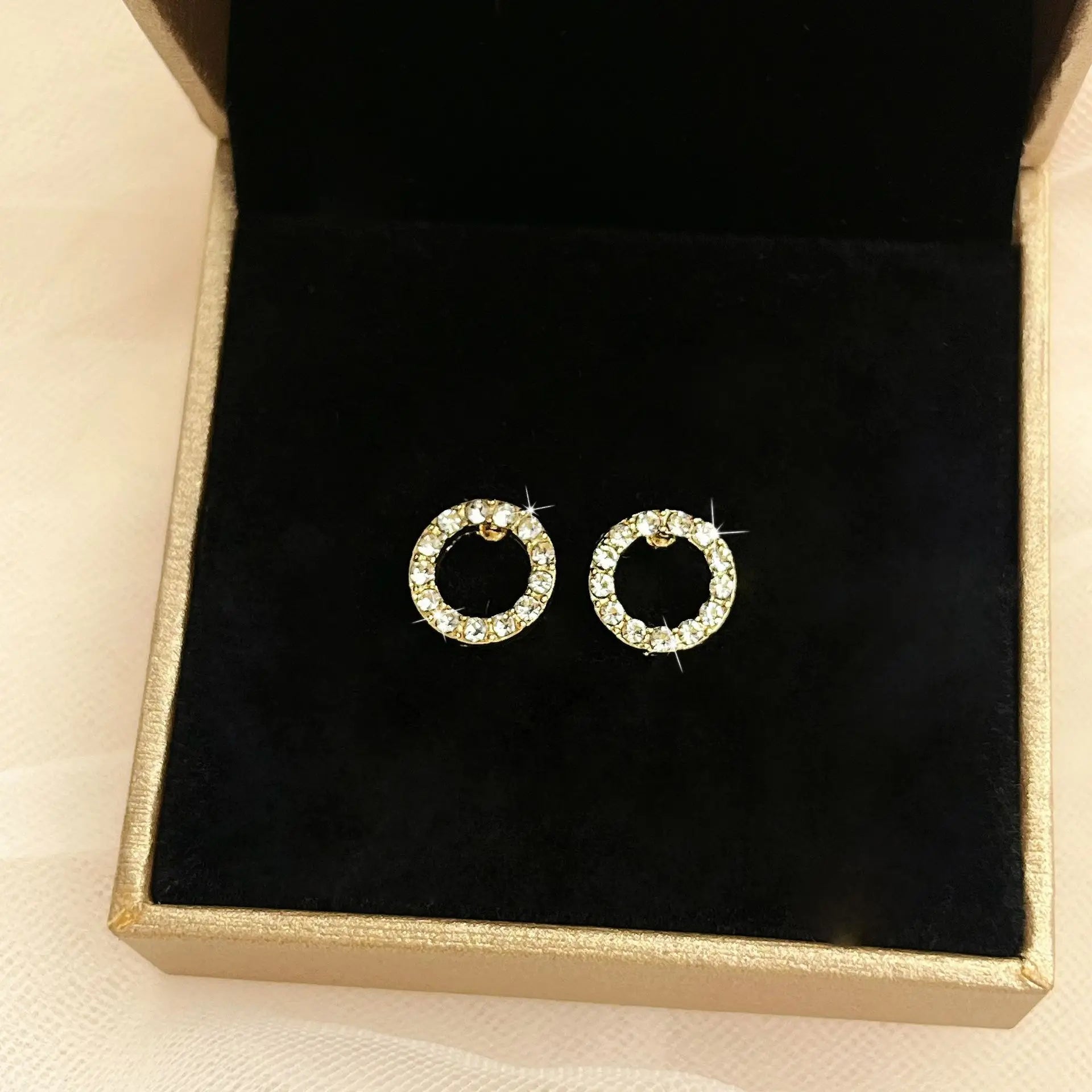 Women's Classic Round Zircon Stud Earrings