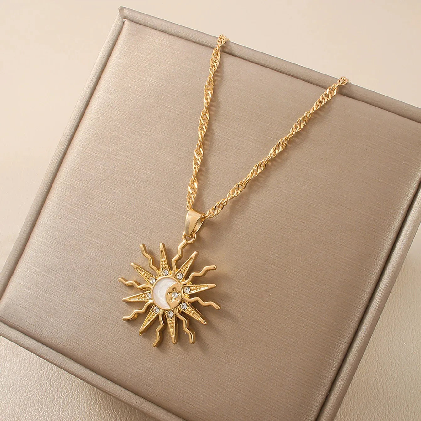Retro Golden-Toned Sun Pendant Necklace for Women Elegant Turquoise Beads Chain Choker Neck Statement Party Vintage Jewelry Gift