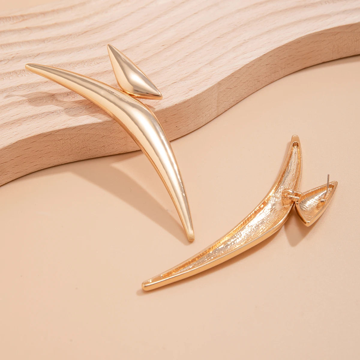 Women's Exquisite Geometry Long Curved Drop Earrings