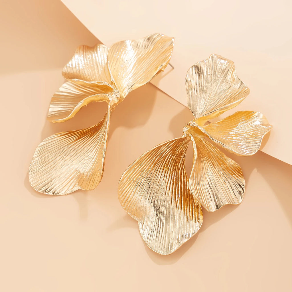 Women's Elegant Ginkgo Leaf Flower Stud Earrings