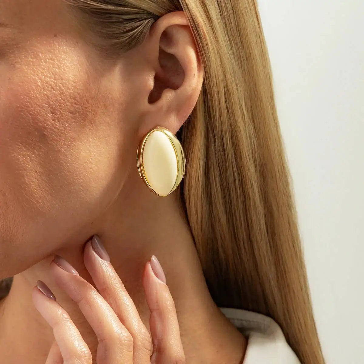 Women's Retro Resin Acrylic Oval Geometric Stud Earrings