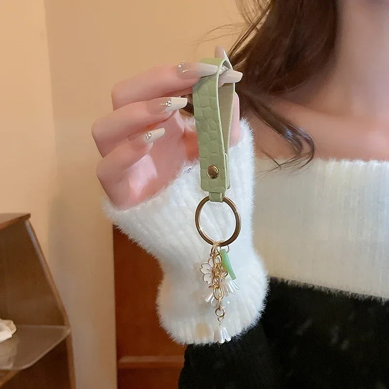 Fresh And Elegant Bell Orchid Keychain For Women Green Sweet Imitation Pearl Leatherresin Alloy Keychain Jewelry Accessory Gifts