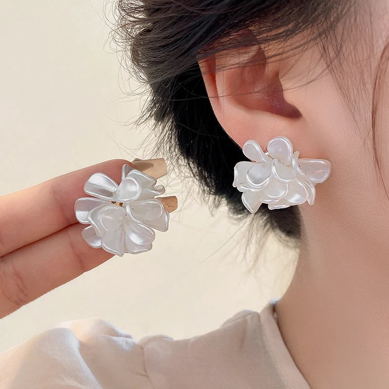 Women's White Acrylic 3D Flower Stud Earrings