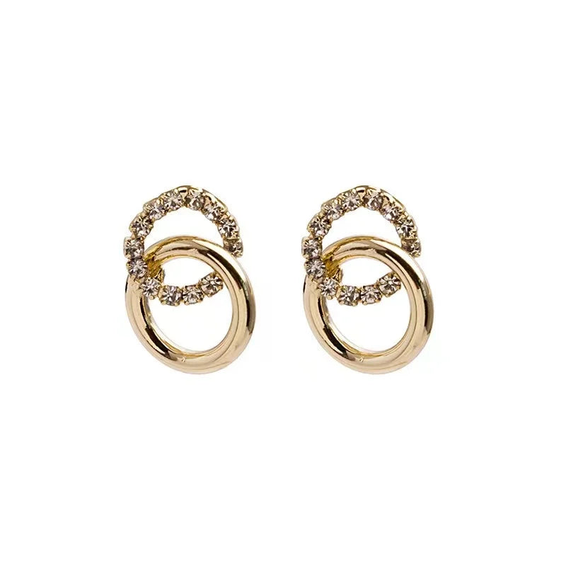 A Pair of Women's Fashionable Earrings with Diamond-Encrusted Circles, Simple and Exquisite Earrings Suitable for Daily Wear