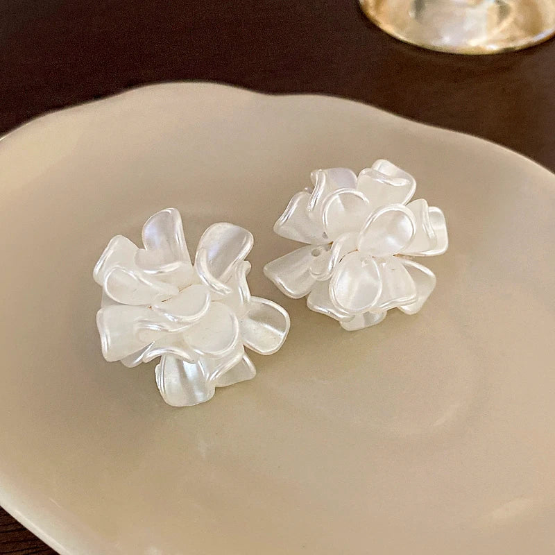 Women's White Acrylic 3D Flower Stud Earrings