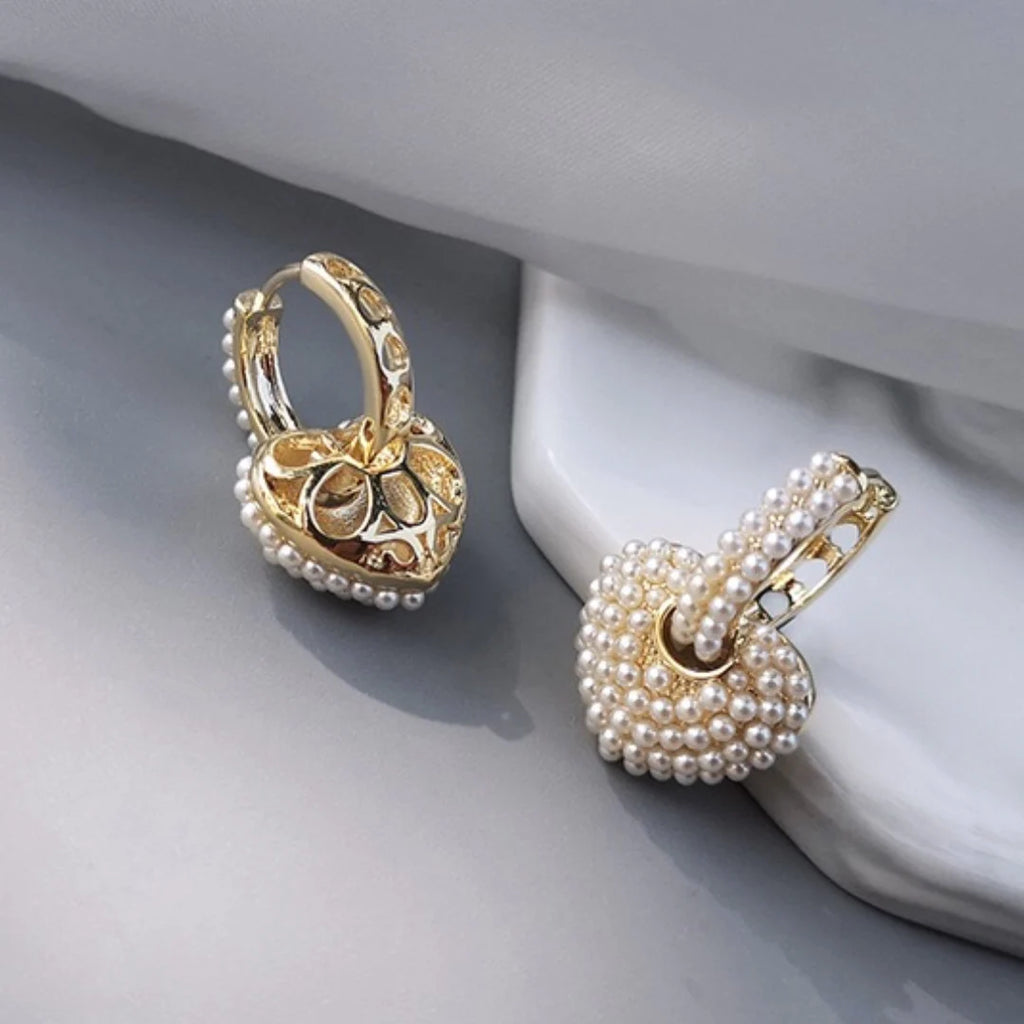 Women's Heart Shaped Pearl Stud Earrings