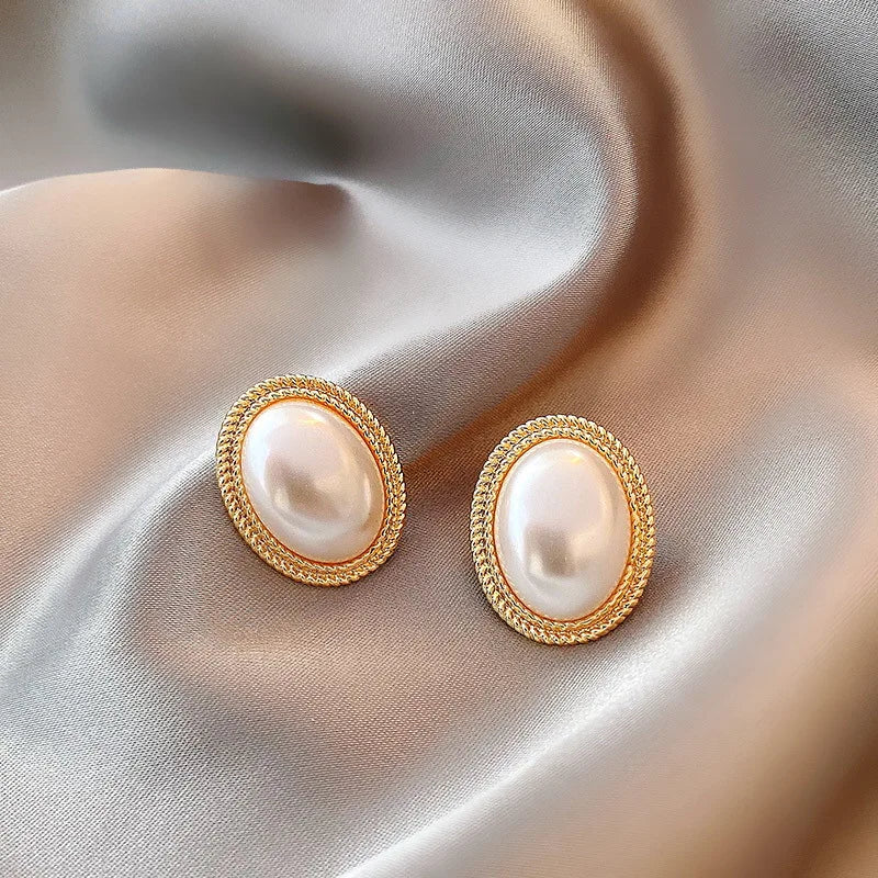 Women's Retro Pearl & Zircon Oval Stud Earrings