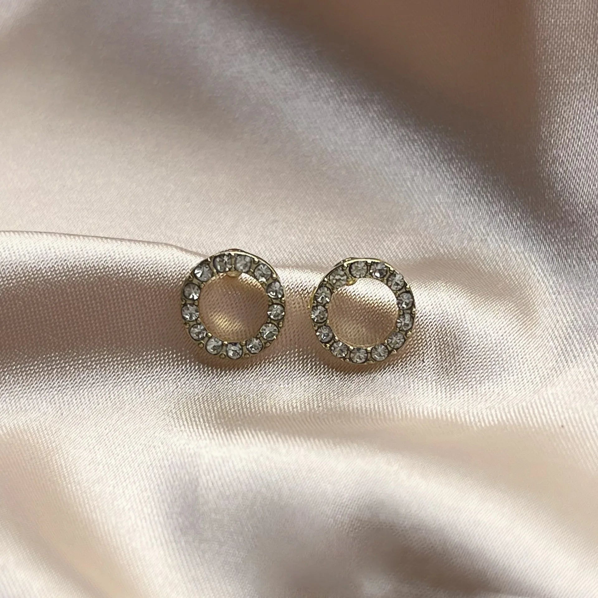 Women's Classic Round Zircon Stud Earrings