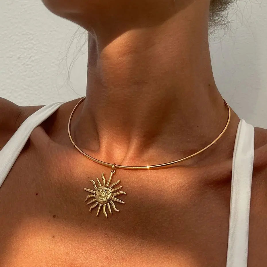 Women's Retro Gold Sun Pendant Thin Choker Necklace