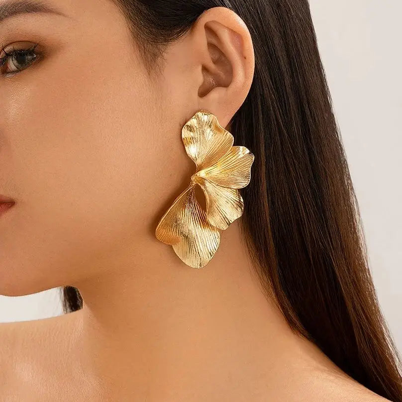 Women's Elegant Ginkgo Leaf Flower Stud Earrings