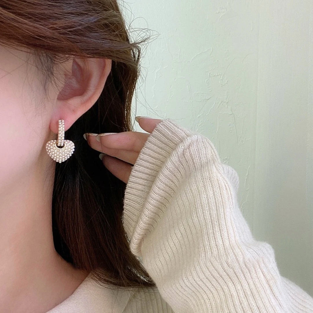 Women's Heart Shaped Pearl Stud Earrings