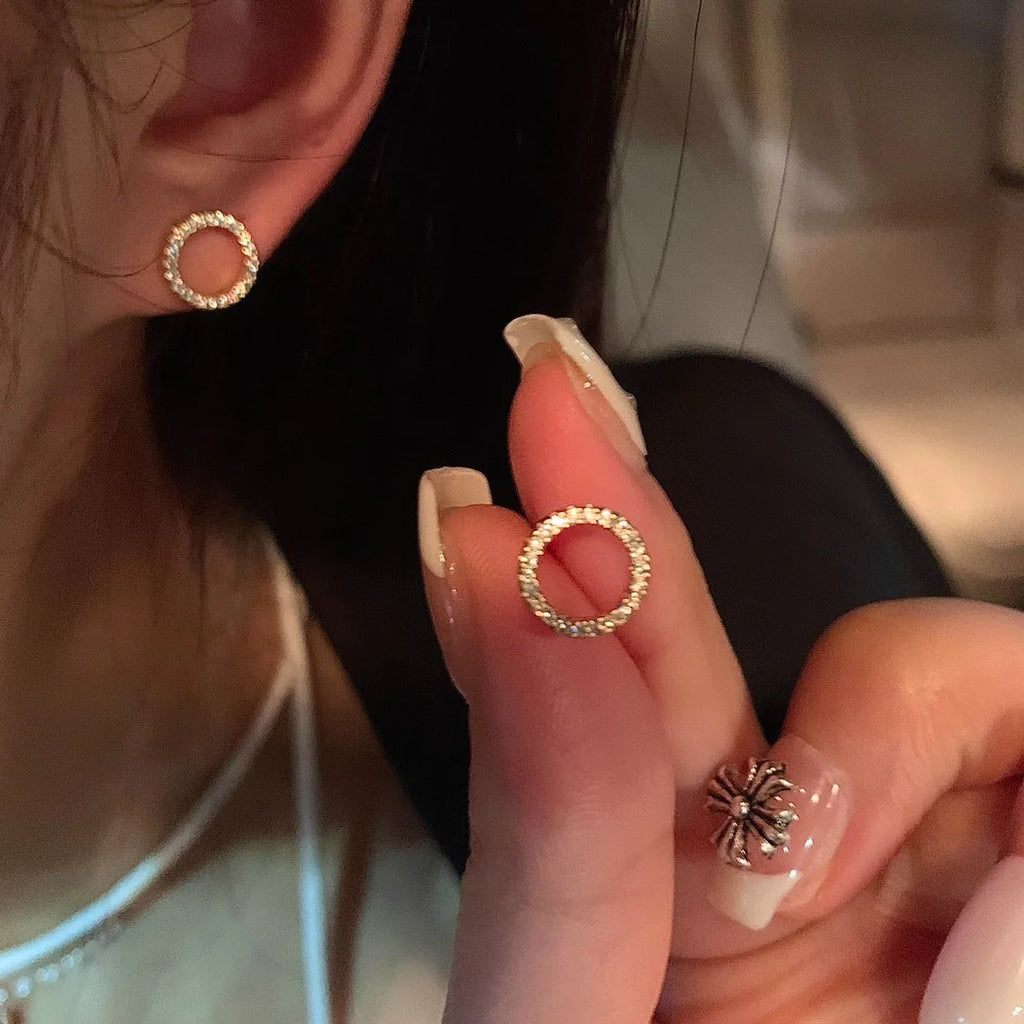 Women's Classic Round Zircon Stud Earrings
