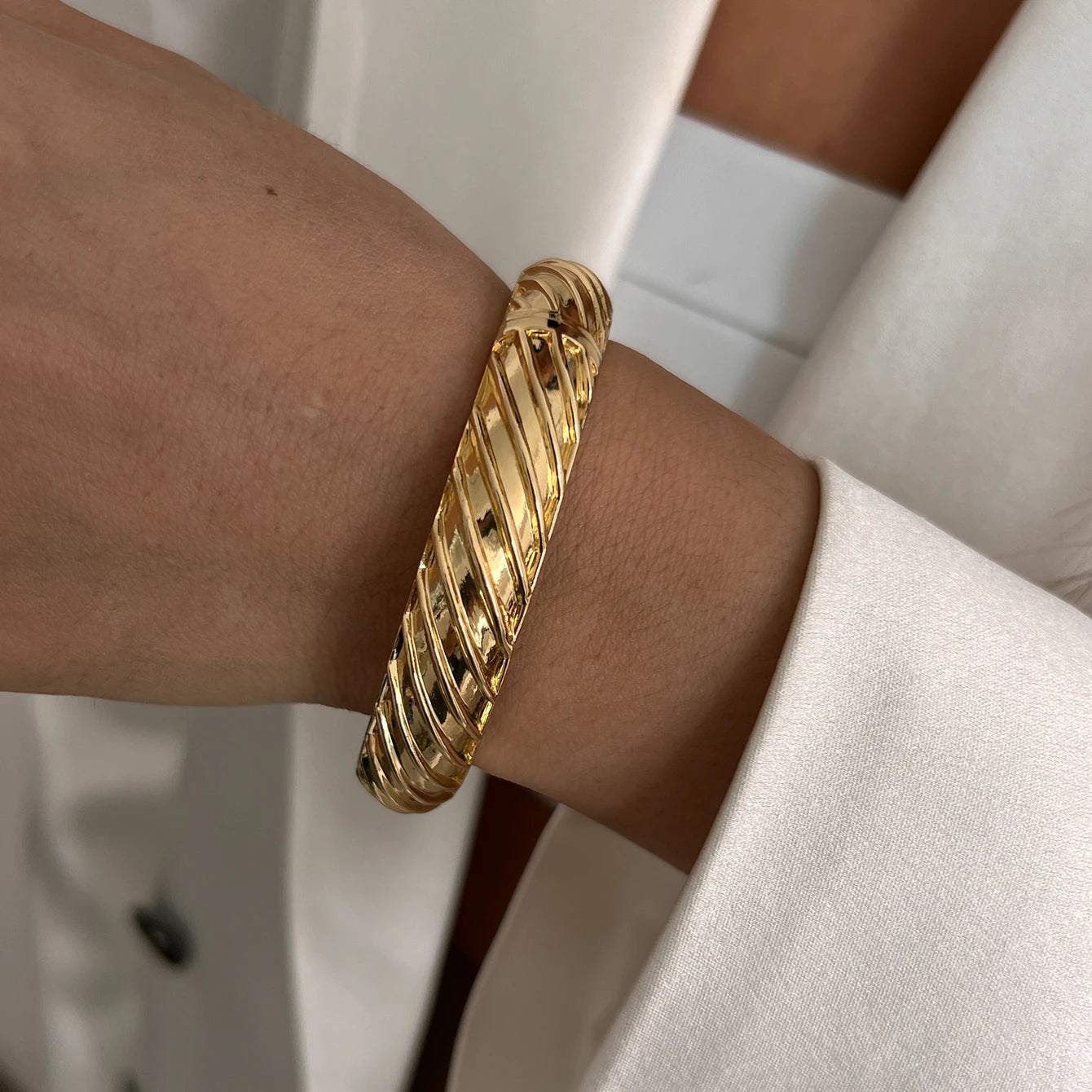 Ingemark Exaggerated Punk Smooth Heavy Metal Chunky Spring Bangles Women Hip Hop Gold Color Arm Bracelet Steampunk Men Jewelry
