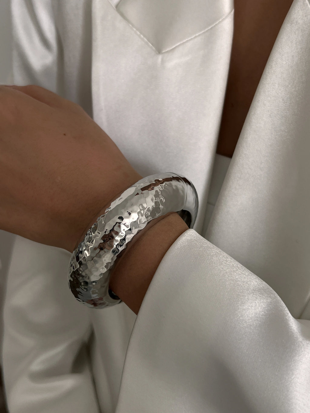 3 Styles Creative Big Imitation Pearl Cuff Bracelet Trendy Punk Heavy Metal Chunky Spring Bangle for Women Men Steampunk Fashion
