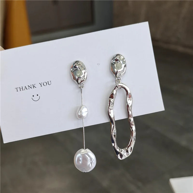 New Elegant Asymmetric Earring Freshwater Pearl Metallic Exaggerated Long Stud Earring Ladies and Girls Party Jewelry Gifts
